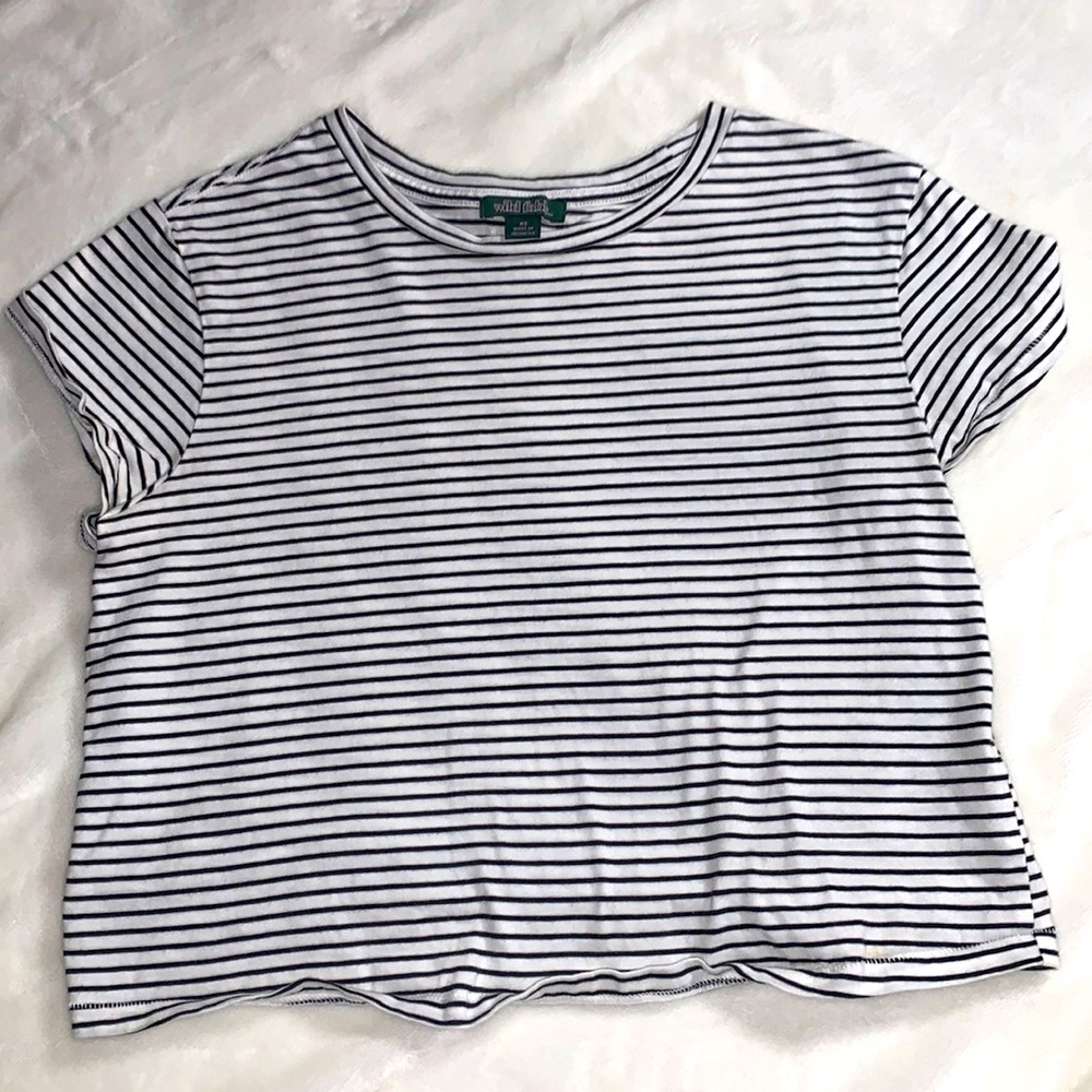 Black and white horizontally striped t-shirt